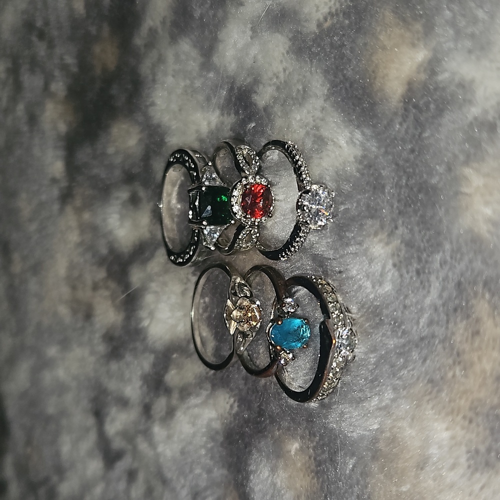 Group of 6 costume rings
